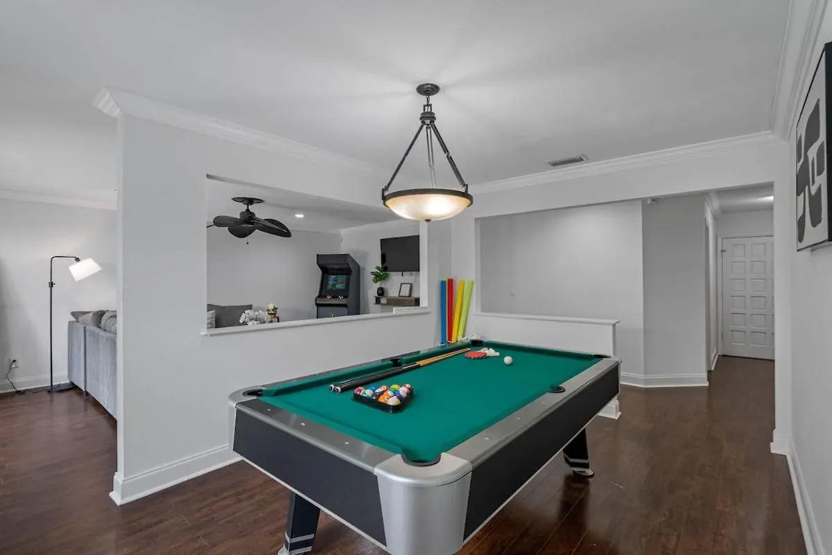 Luxury 5 Bdrm Home - Stunning Pool - Huge Backyard Tampa USA