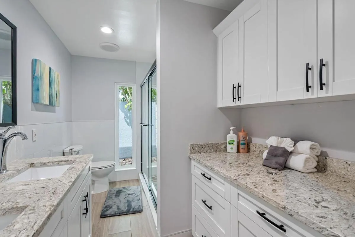Luxury 5 Bdrm Home - Stunning Pool - Huge Backyard Tampa 0*,  USA