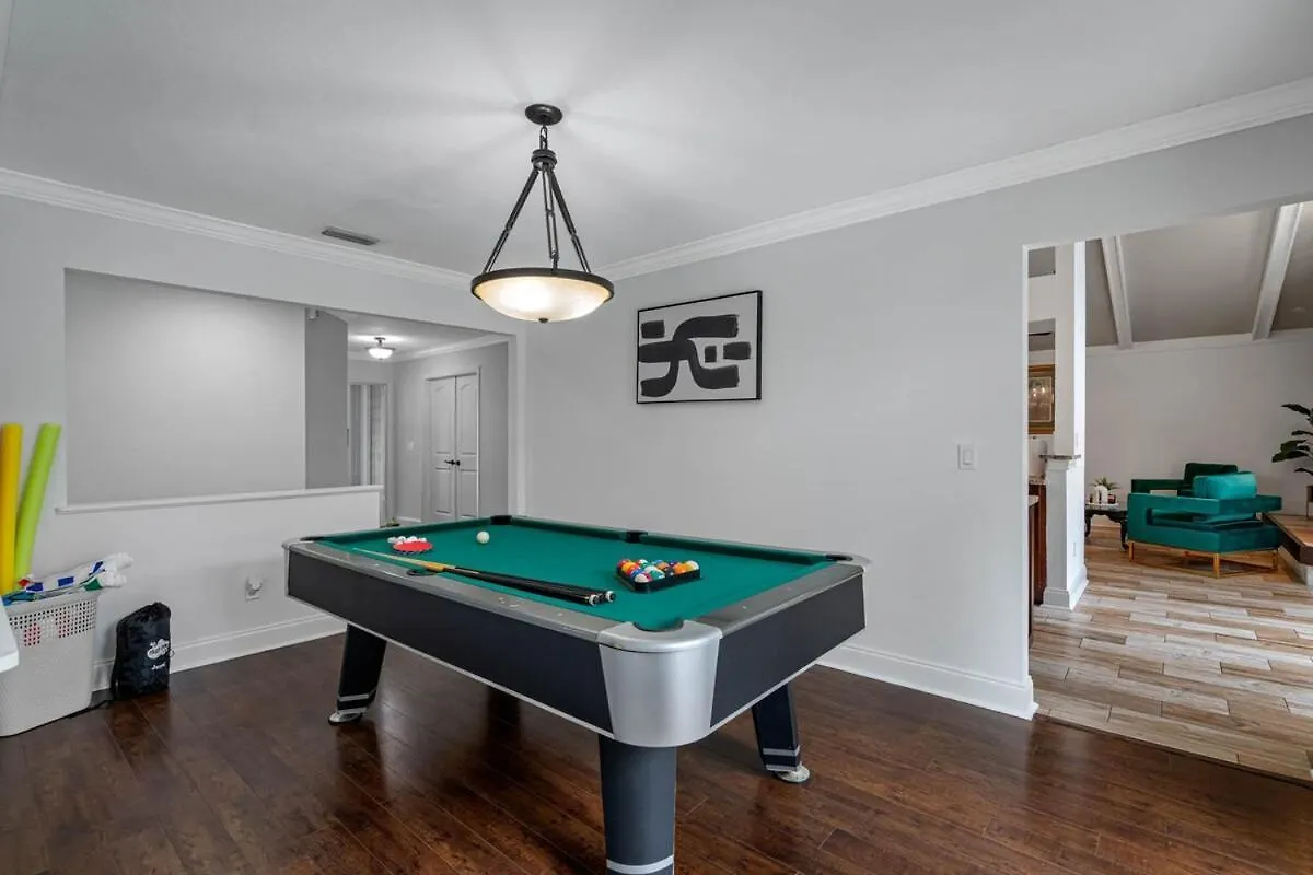 Luxury 5 Bdrm Home - Stunning Pool - Huge Backyard Tampa 0*,