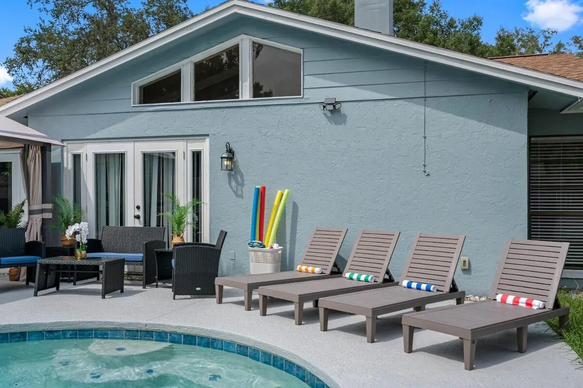 Luxury 5 Bdrm Home - Stunning Pool - Huge Backyard Tampa Feriehus