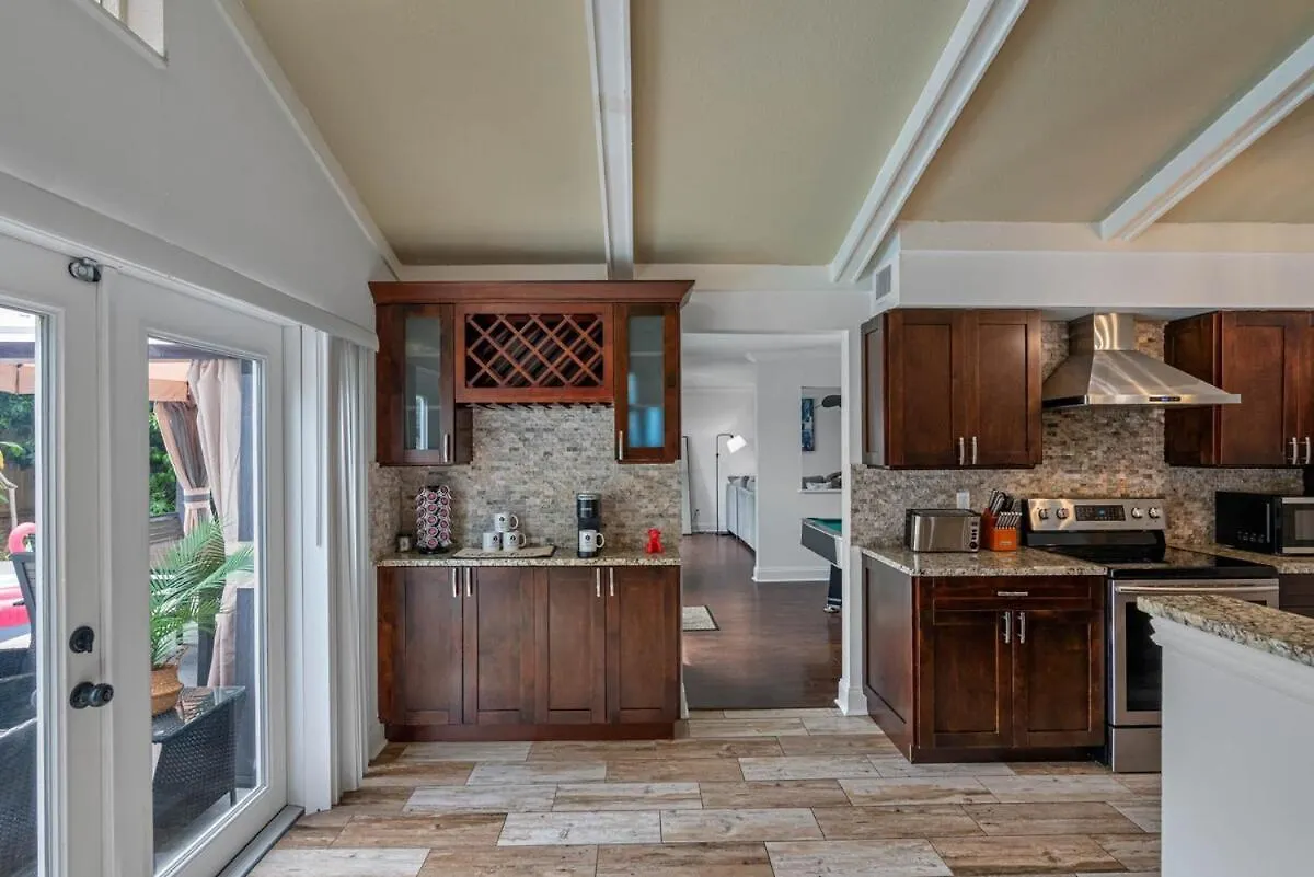 Feriehus Luxury 5 Bdrm Home - Stunning Pool - Huge Backyard Tampa