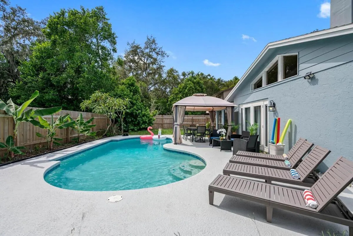 Luxury 5 Bdrm Home - Stunning Pool - Huge Backyard Tampa Feriehus