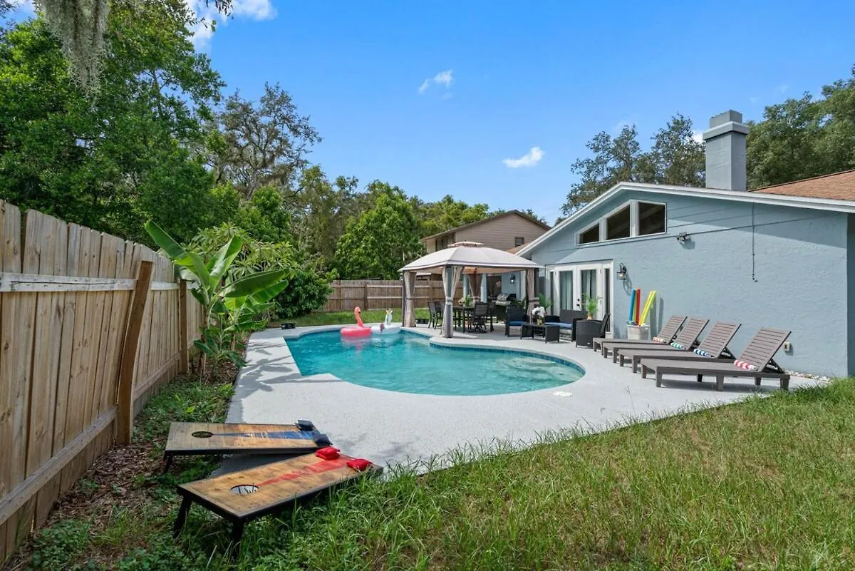 Luxury 5 Bdrm Home - Stunning Pool - Huge Backyard Tampa 0*,